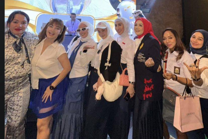 potret ultah ke-53 Elly Sugigi (Instagram.com/angelina_yusuf18)