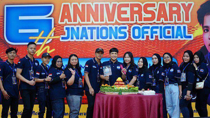 potret Jirayut di anniversary fansclub-nya (instagram.com/jirayutdaa4official)