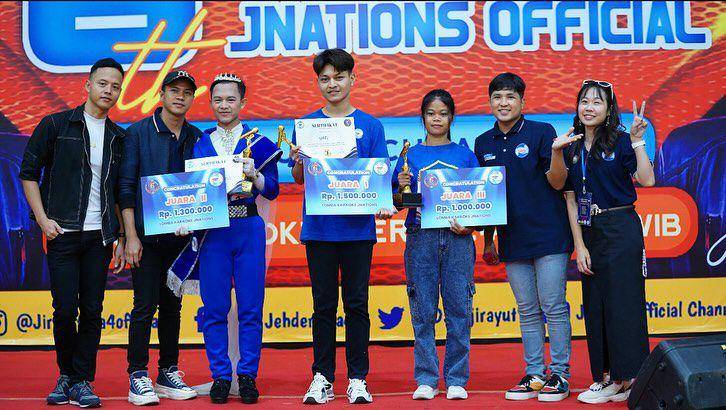 potret Jirayut di anniversary fansclub-nya (instagram.com/jirayutdaa4official)