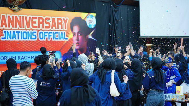 potret Jirayut di anniversary fansclub-nya (instagram.com/jirayutdaa4official)