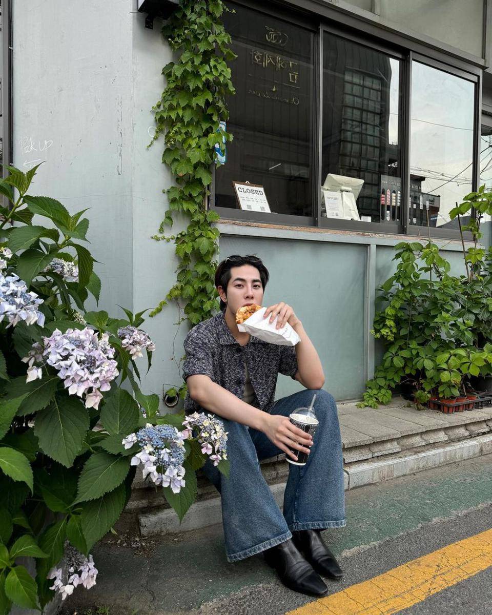 outfit baggy pants ala Mix Sahaphap (instagram.com/mixxiw)