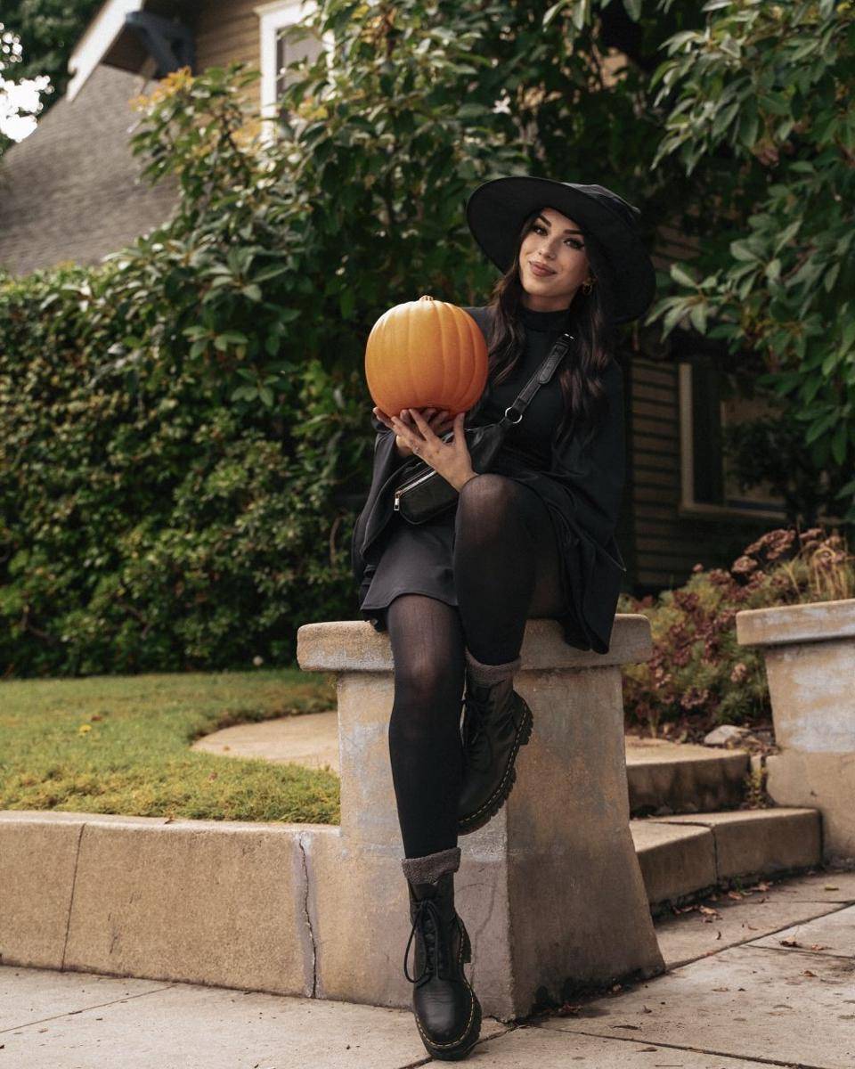 Kostum Halloween Simpel Perempuan (instagram.com/officialcarlyking)