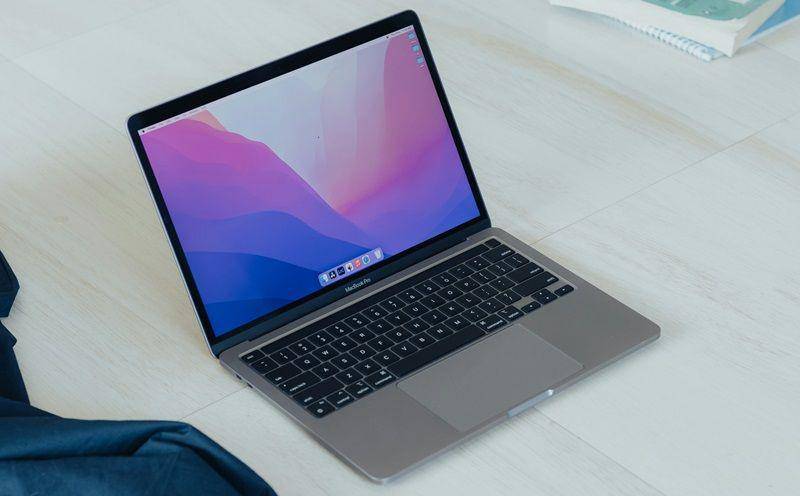 ilustrasi MacBook Air (unsplash.com/Sahej Brar)