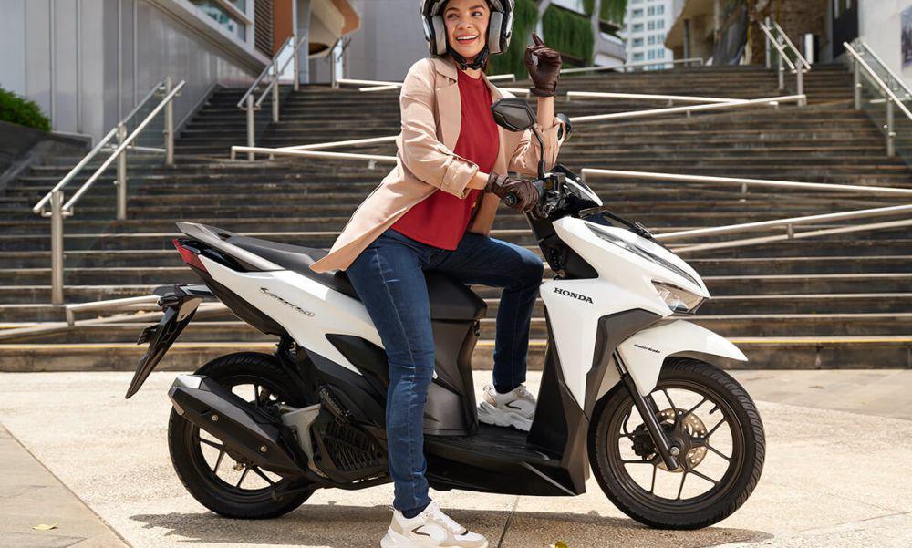Efek Buruk Mematikan Mesin Motor dengan Menurunkan Standar Samping!