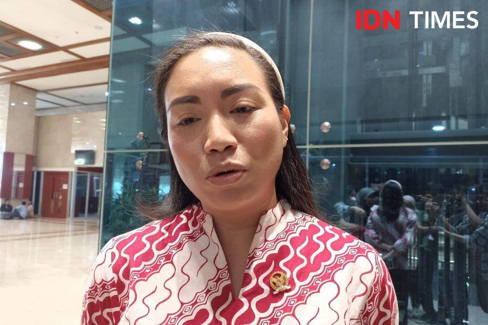 Wakil Ketua Komisi VII DPR RI, Rahayu Saraswati Djojohadikusumo mendukung penuh langkah soal penggunaan mobil maung jadi kendaraan dinas. (IDN Times/Amir Faisol)