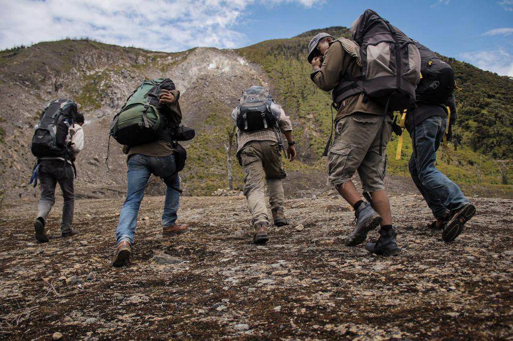 ilustrasi melakukan aktivitas trekking (pexels.com/Nans 82)