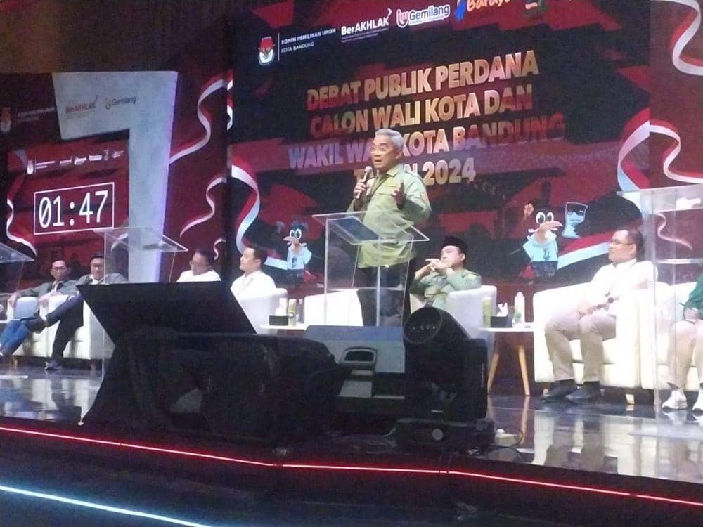 Debat Pilwalkot Bandung, Farhan-Erwin Siapkan Lahan Parkir Vertikal untuk Atasi Kemacetan