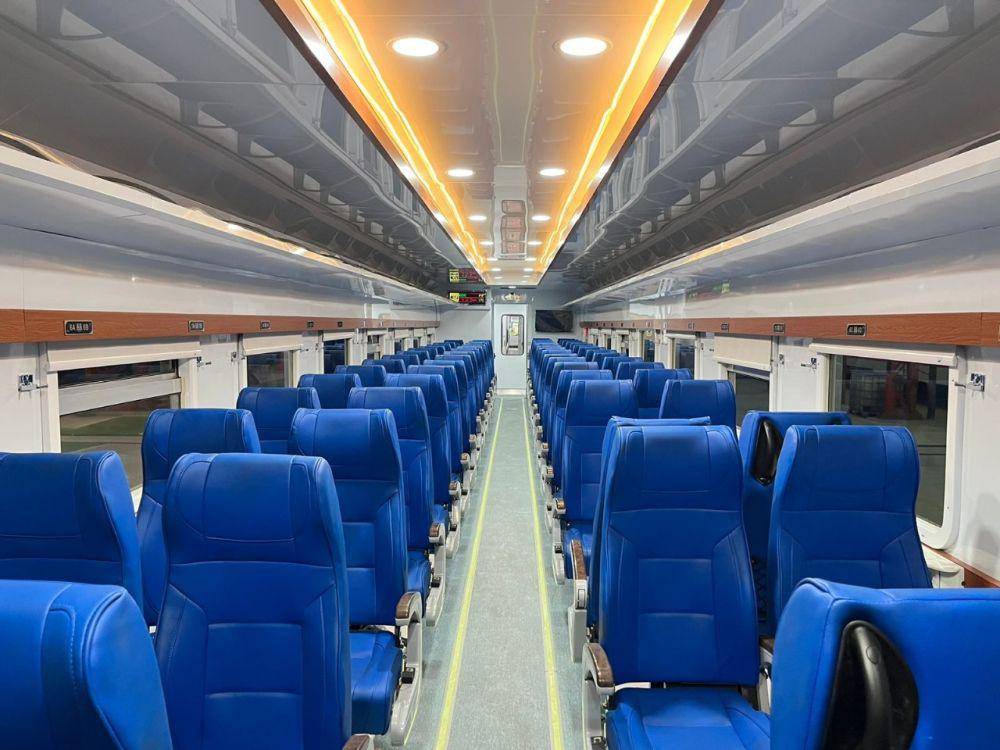 Potret rangkaian kereta Ekonomi New Generation versi modifikasi (dok. PT KAI)