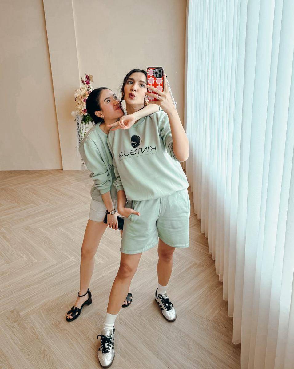 potret Acha Sinaga meresmikan studio pilates (instagram.com/achasinaga)