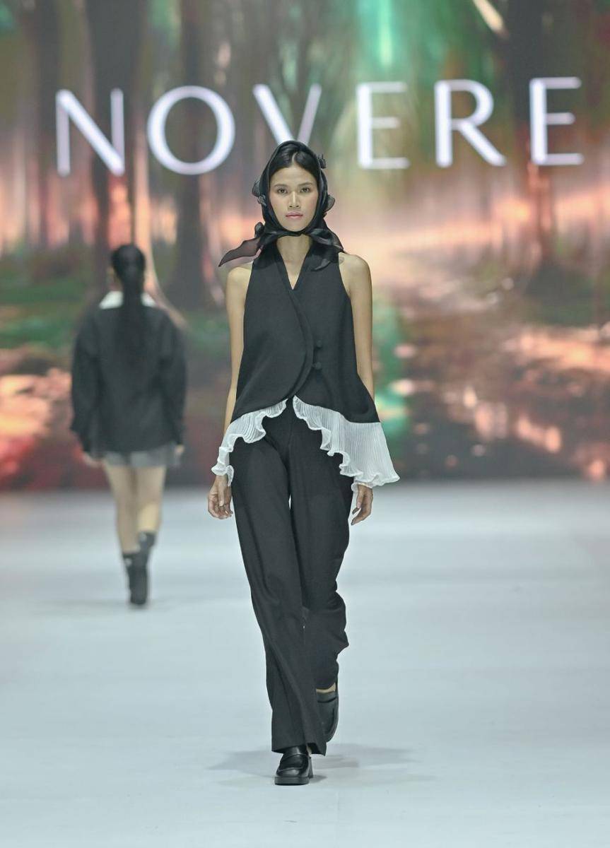 Koleksi NOVERE di JFW 2025. (dok. Jakarta Fashion Week/Dandy Hendrata)