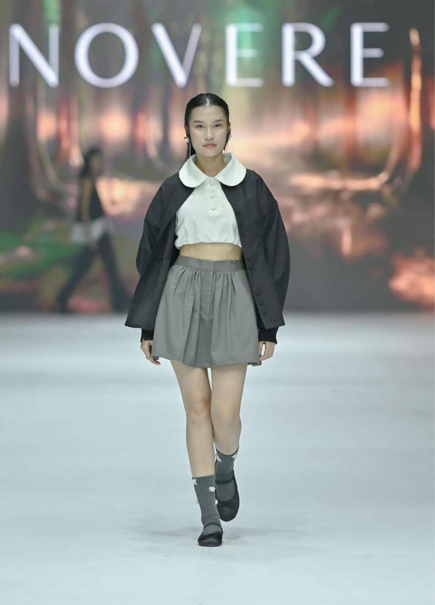 Koleksi NOVERE di JFW 2025. (dok. Jakarta Fashion Week/Dandy Hendrata)