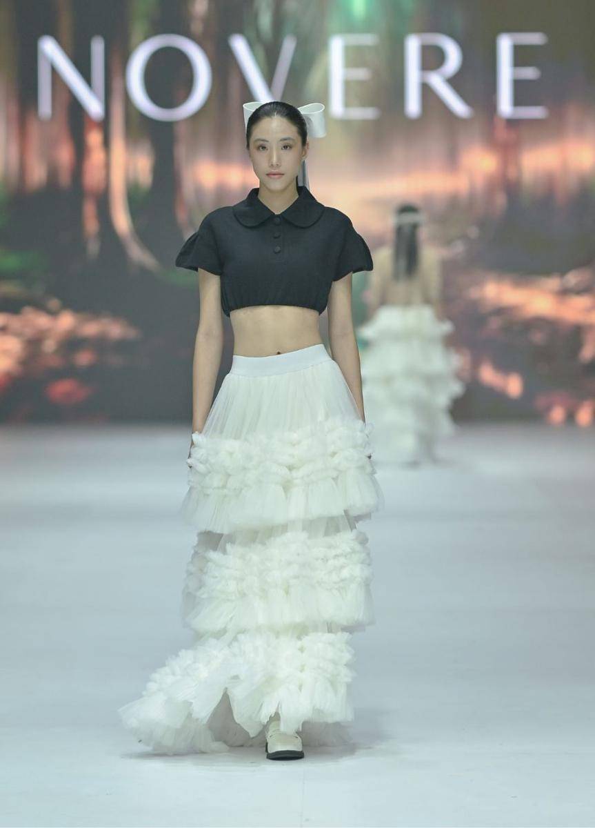 Koleksi NOVERE di JFW 2025. (dok. Jakarta Fashion Week/Dandy Hendrata)