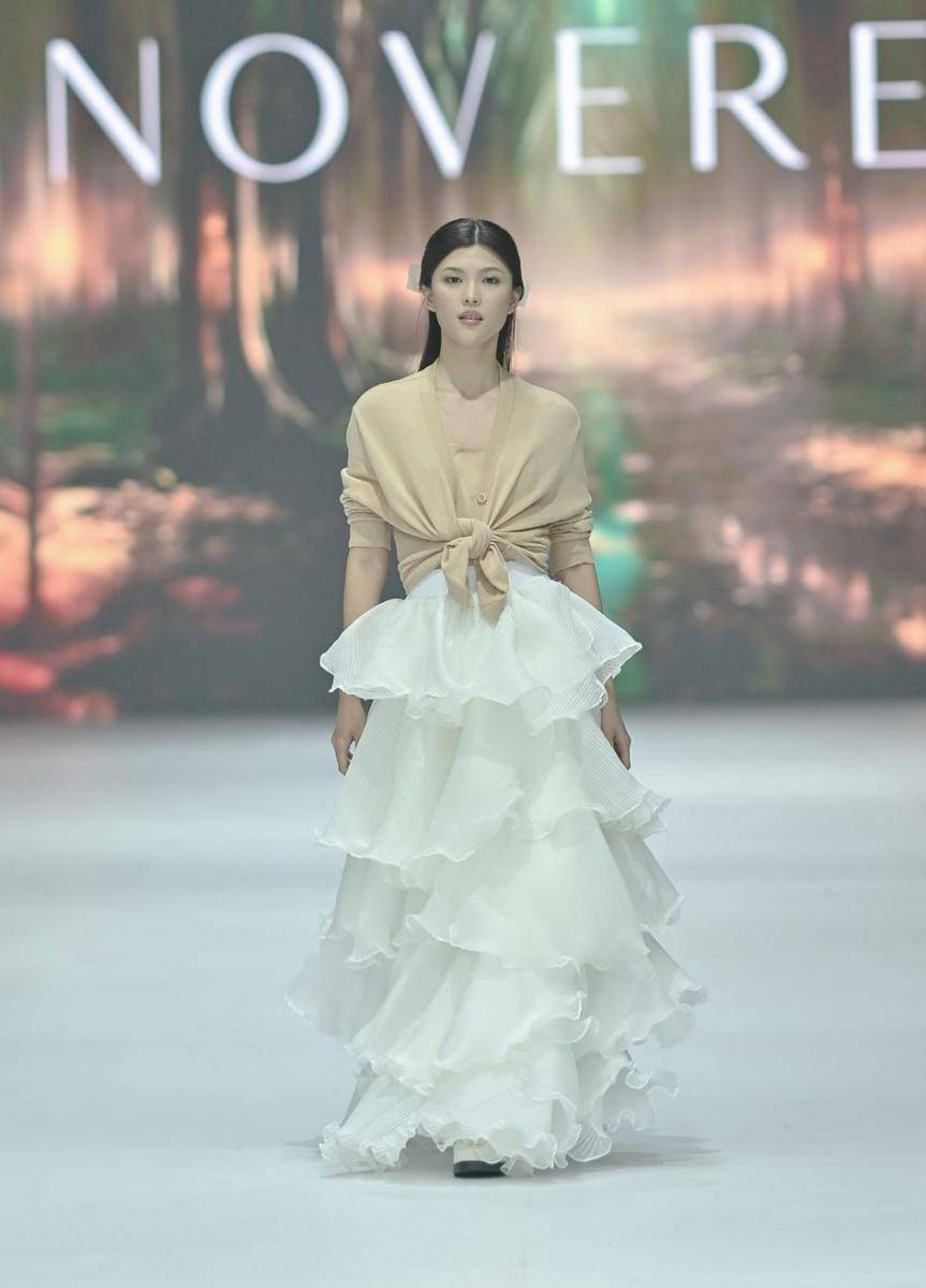 Koleksi NOVERE di JFW 2025. (dok. Jakarta Fashion Week/Dandy Hendrata)