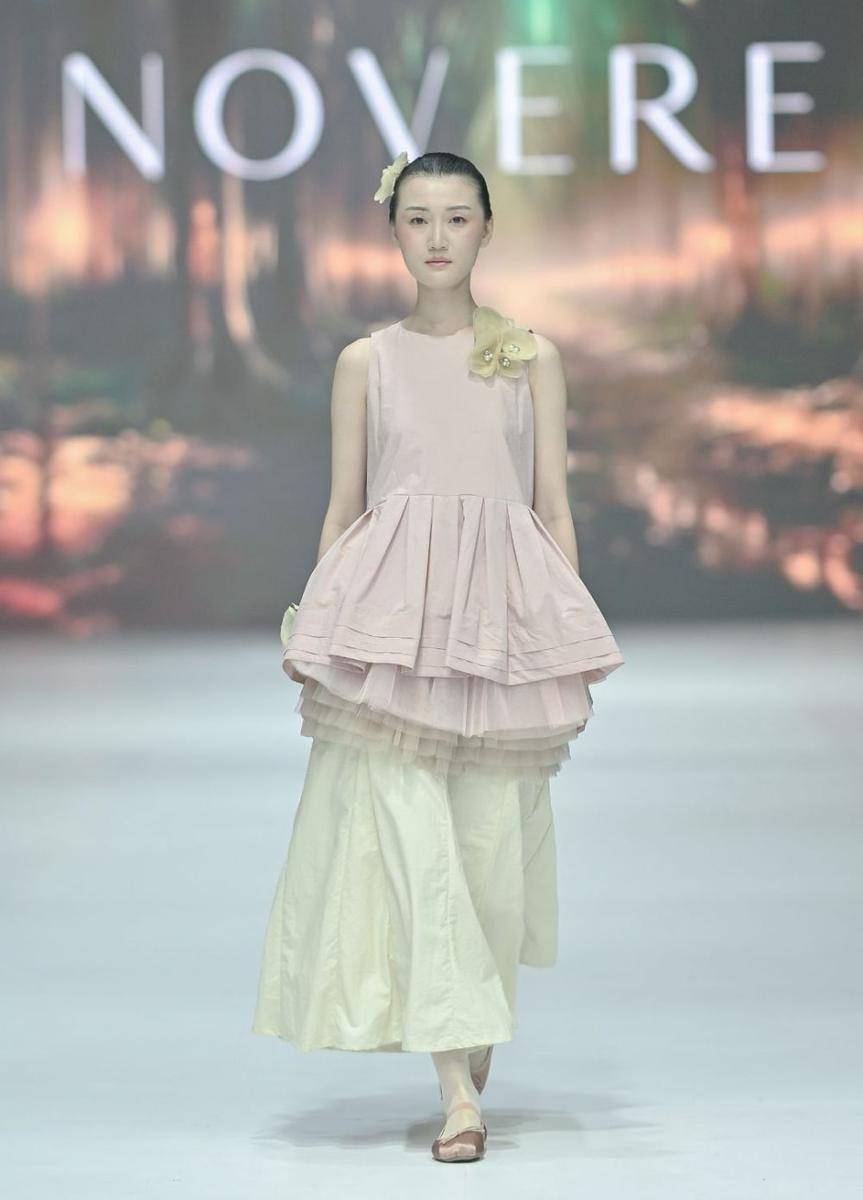 Koleksi NOVERE di JFW 2025. (dok. Jakarta Fashion Week/Dandy Hendrata)