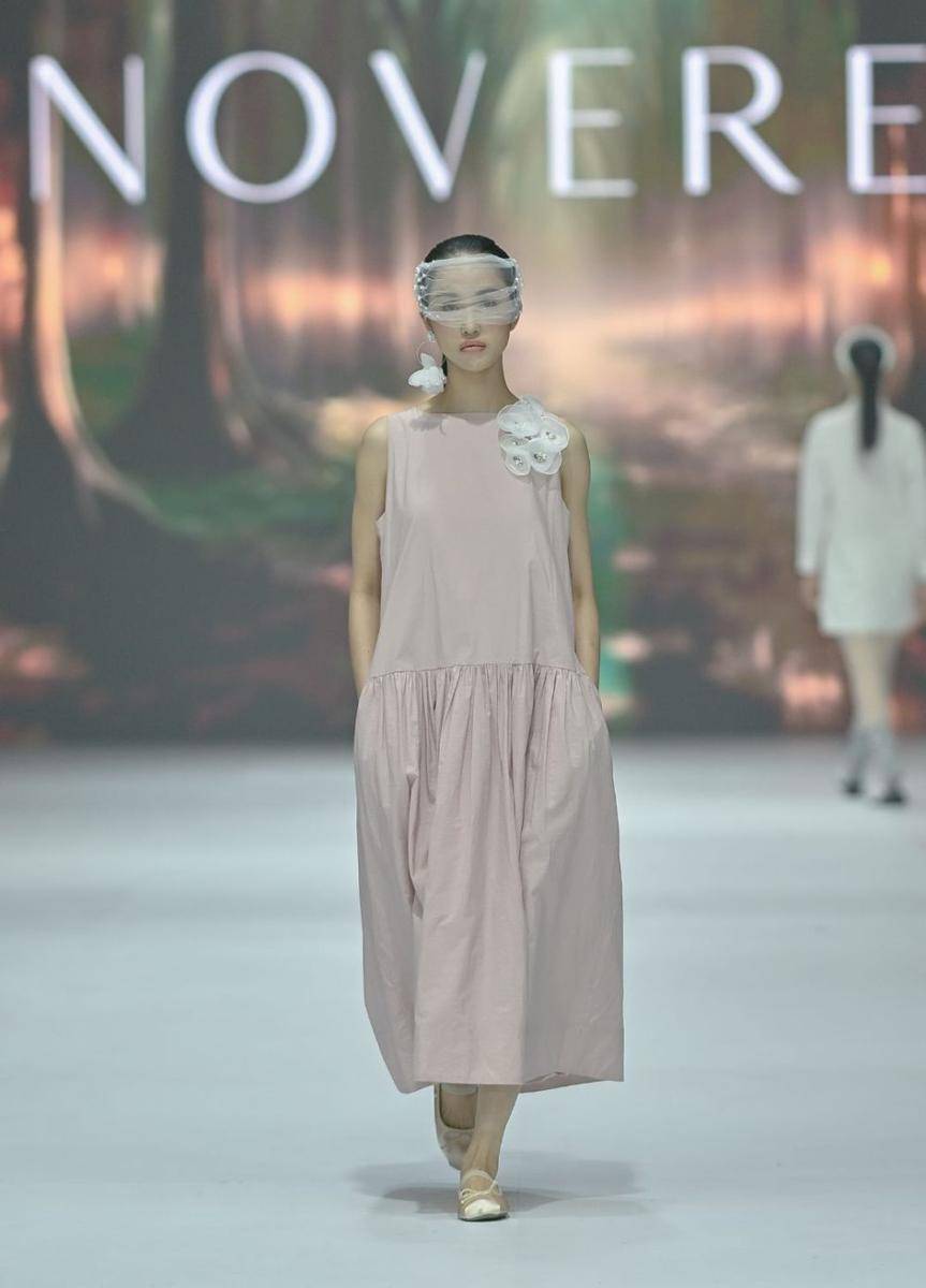 Koleksi NOVERE di JFW 2025. (dok. Jakarta Fashion Week/Dandy Hendrata)