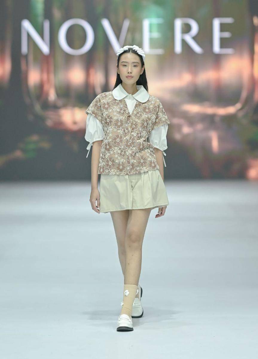 Koleksi NOVERE di JFW 2025. (dok. Jakarta Fashion Week/Dandy Hendrata)