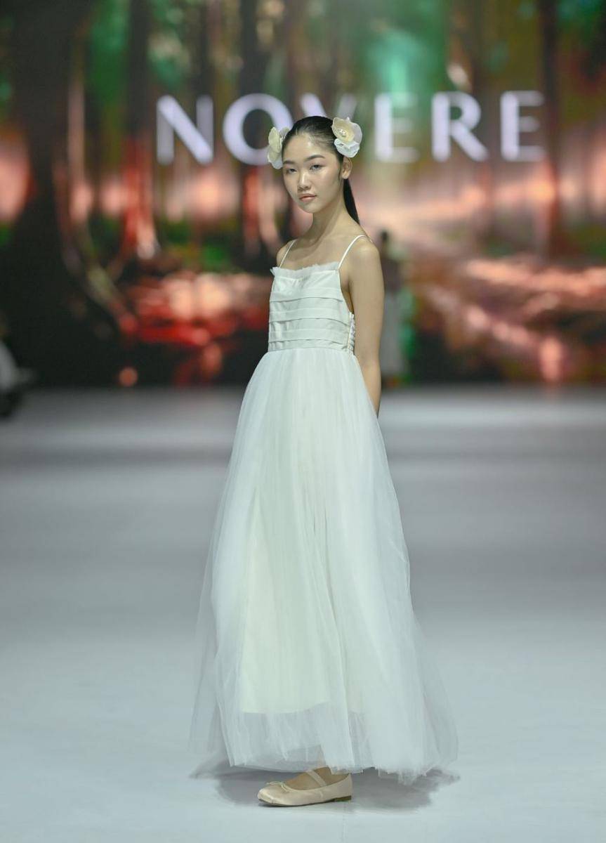 Koleksi NOVERE di JFW 2025. (dok. Jakarta Fashion Week/Dandy Hendrata)