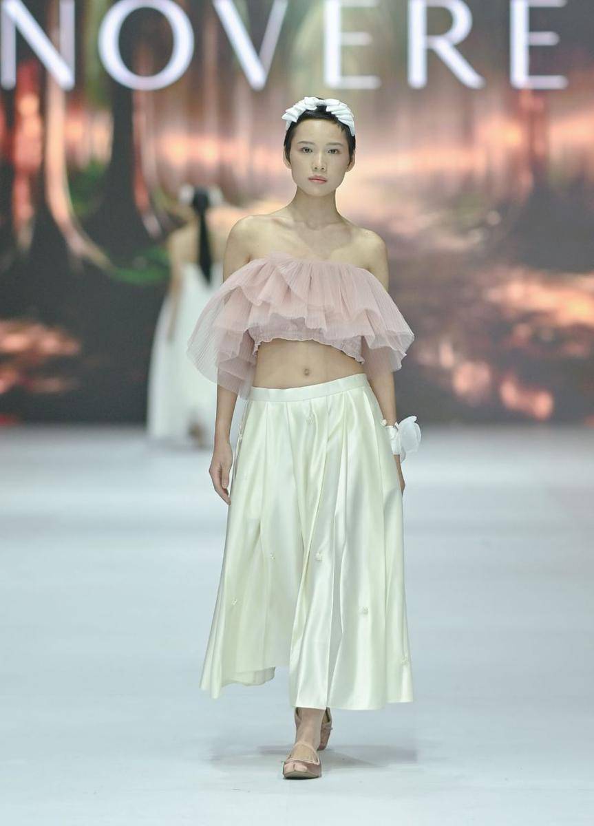 Koleksi NOVERE di JFW 2025. (dok. Jakarta Fashion Week/Dandy Hendrata)