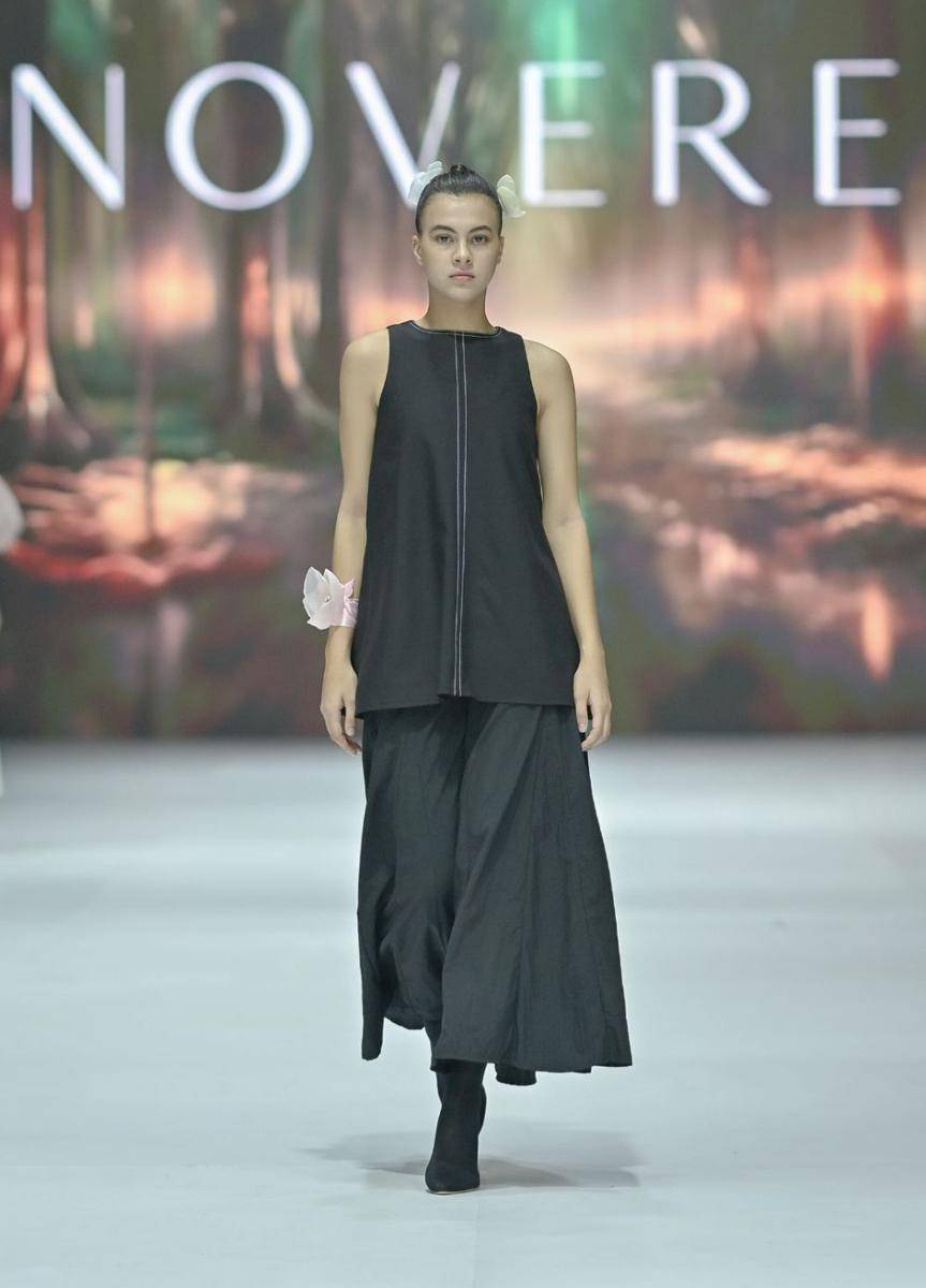 Koleksi NOVERE di JFW 2025. (dok. Jakarta Fashion Week/Dandy Hendrata)