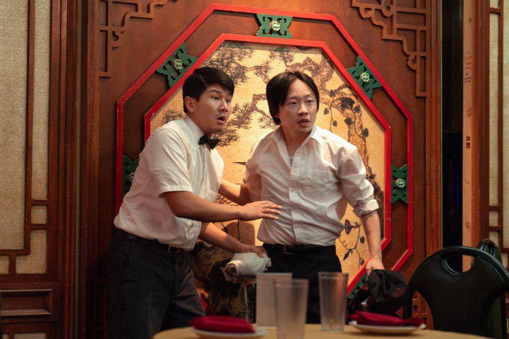 adegan dalam serial Interior Chinatown. (dok. Hulu/Interior Chinatown)