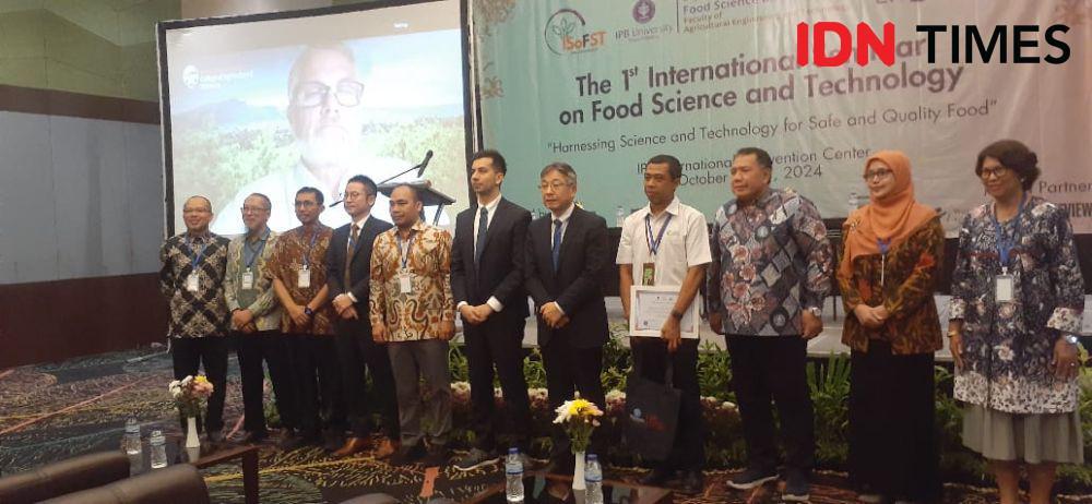 Jajaran IPB University bersama perwakilan internasional yang mendiskusikan teknologi dan keamanan pangan di IICC Botani Square, Kota Bogor, Jawa Barat, (30/10/2024). (IDN Times/Linna Susanti)
