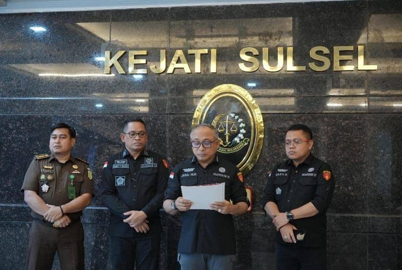 Asisten Tindak Pidana Khusus Kejati Sulsel Jabal Nur (pegang kertas) / Istimewa