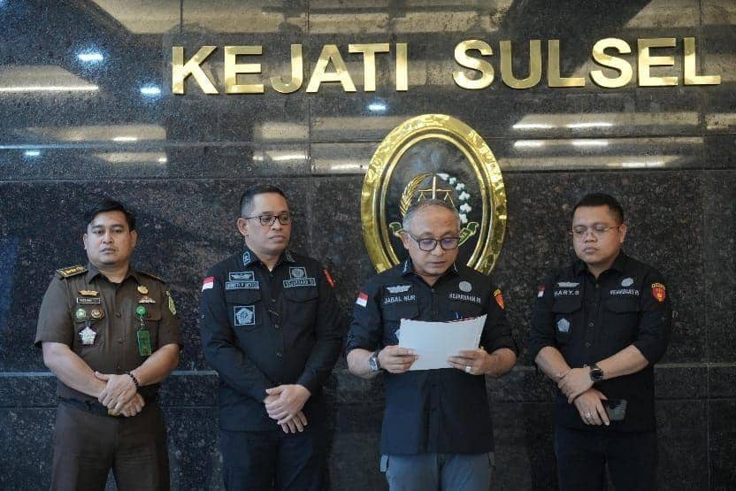 Asisten Tindak Pidana Khusus Kejati Sulsel Jabal Nur (pegang kertas) / Istimewa