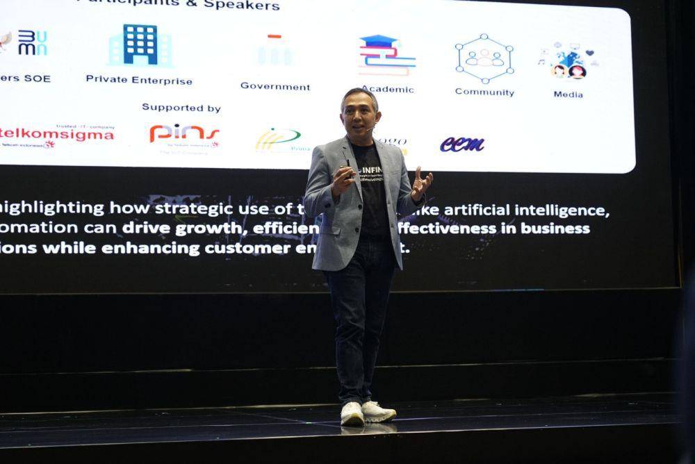 Direktur Utama Infomedia Eddy Sofryano saat memberikan Opening Speech pada acara Infomedia Conference “INFINITE - Infomedia Insight for Technology Excellence.” Yang berlangsung di Auditorium Telkom Landmark Tower, Jakarta Selatan pada Rabu, (30/10). (Dok. Telkom)