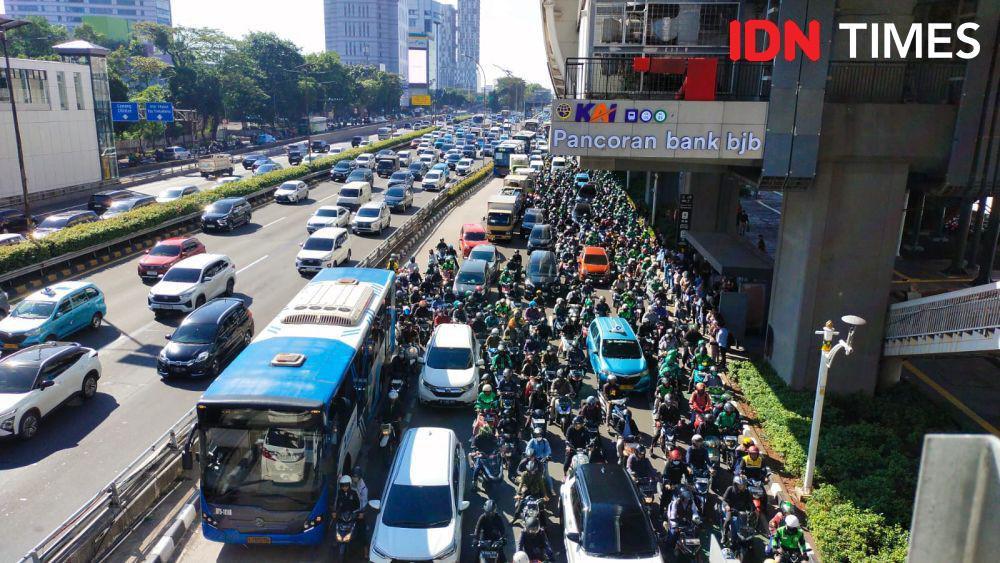 Naik Transjakarta, LRT, dan MRT Hanya Rp1 Selama 24 April