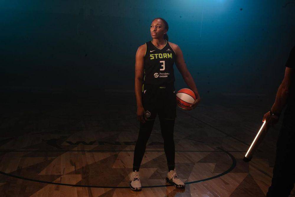 Nneka Ogwumike (instagram.com/nneka)