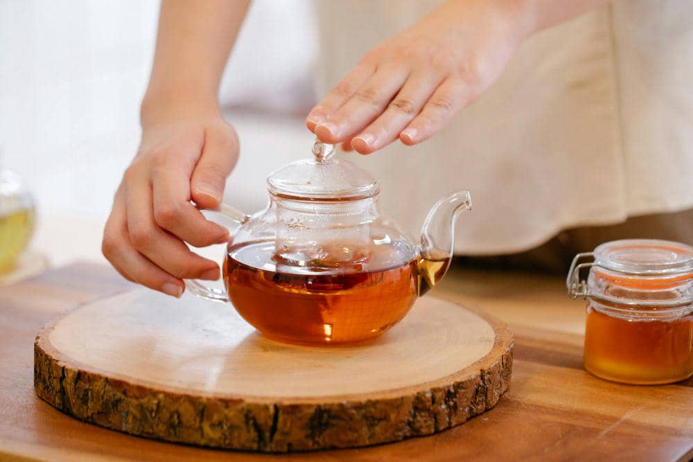 ilustrasi teh siap disajikan (pexels.com/Anna Pou)