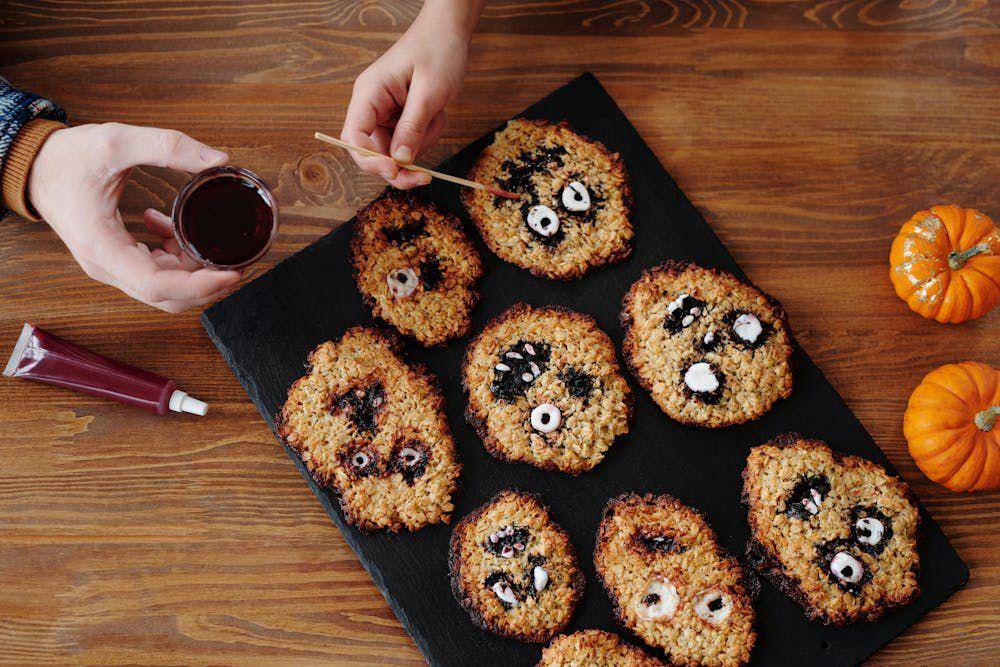ilustrasi menghias cookies (pexels.com/Daisy Anderson)