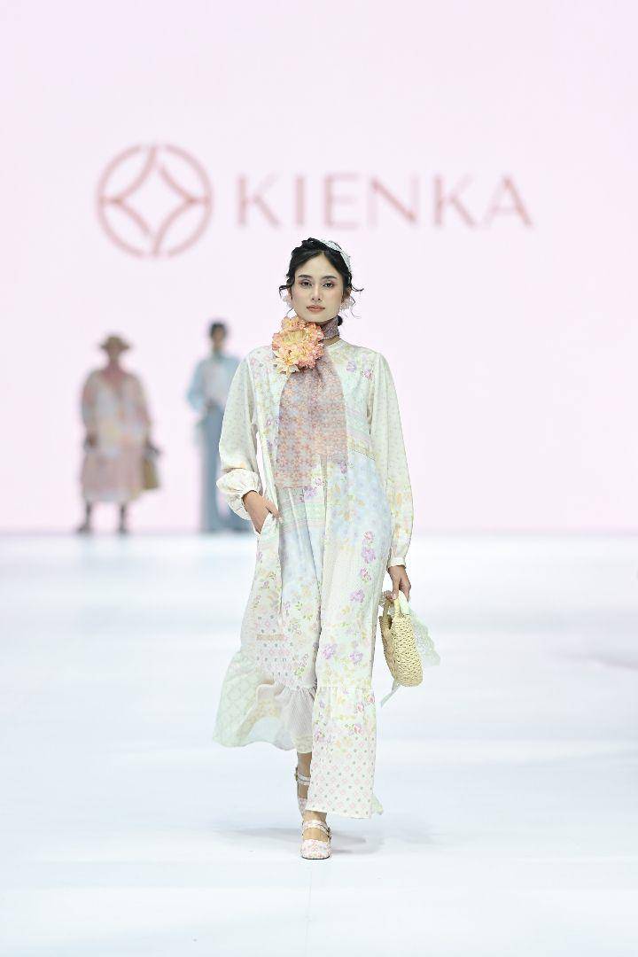 Koleksi Kienka di Jakarta Fashion Week 2025 (dok. Jakarta Fashion Week/Dandy Hendrata)