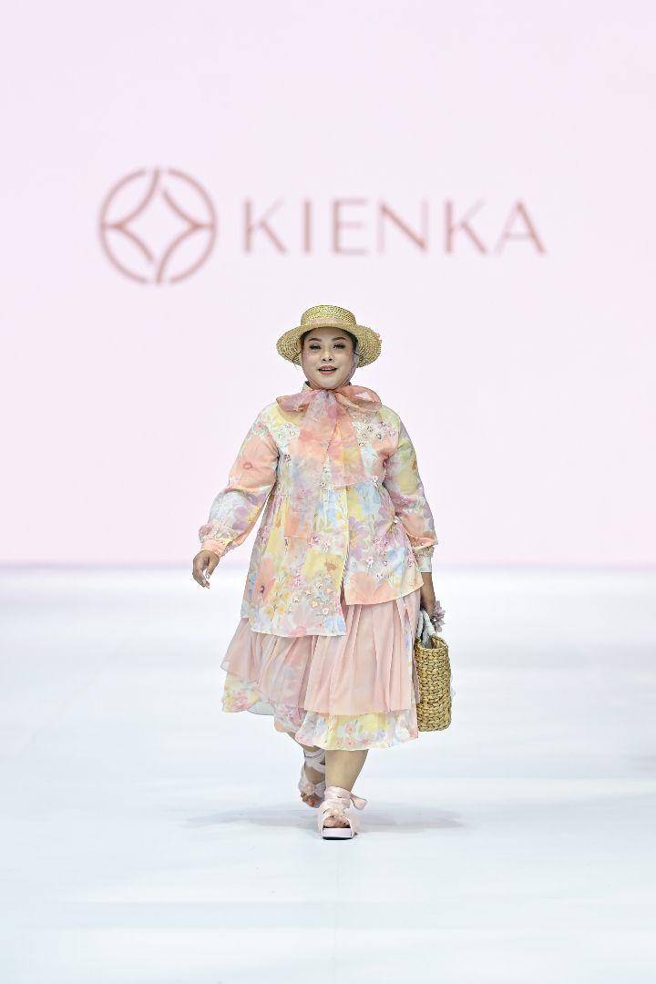 Koleksi Kienka di Jakarta Fashion Week 2025 (dok. Jakarta Fashion Week/Dandy Hendrata)