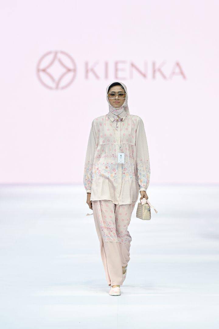 Koleksi Kienka di Jakarta Fashion Week 2025 (dok. Jakarta Fashion Week/Dandy Hendrata)