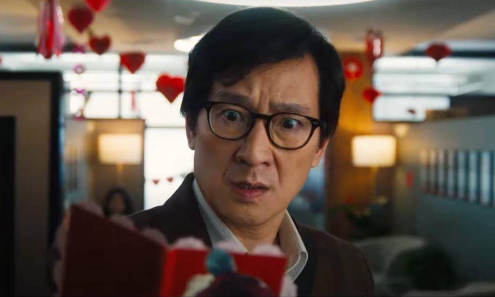 Sinopsis Love Hurts, Film Komedi-Aksi Terbaru Ke Huy Quan