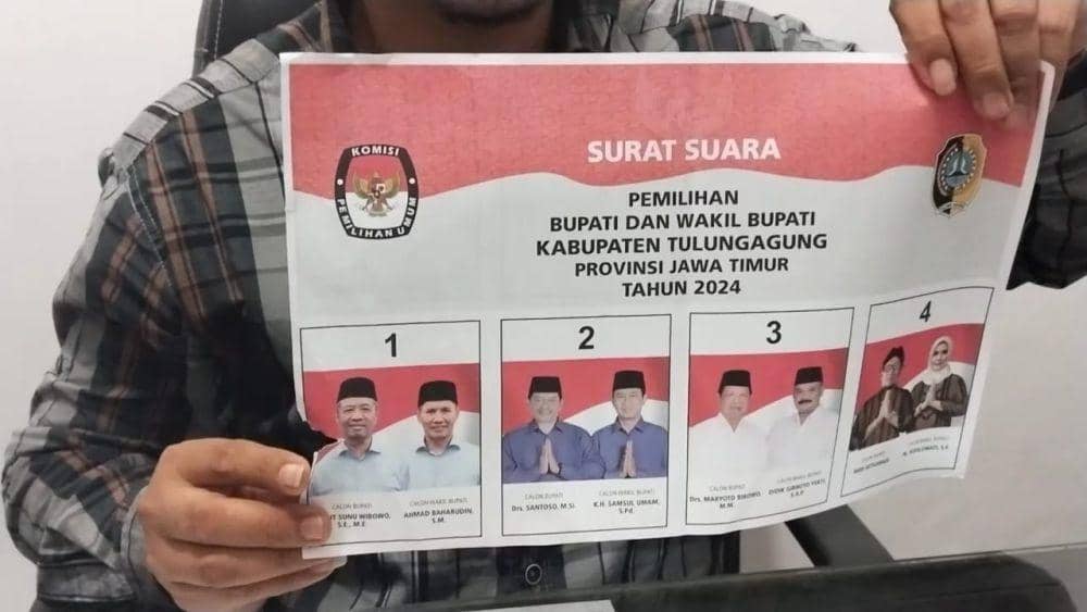 Surat suara yang robek saat proses sortir dan lipat. IDN Times/ Bramanta Pamungkas