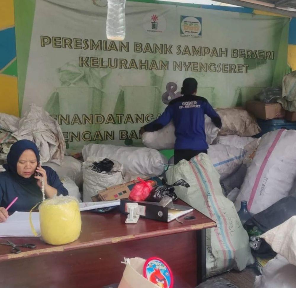 Kisah Sukses Bank Sampah Nyengseret Olah Ratusan Kg Sampah Anorganik