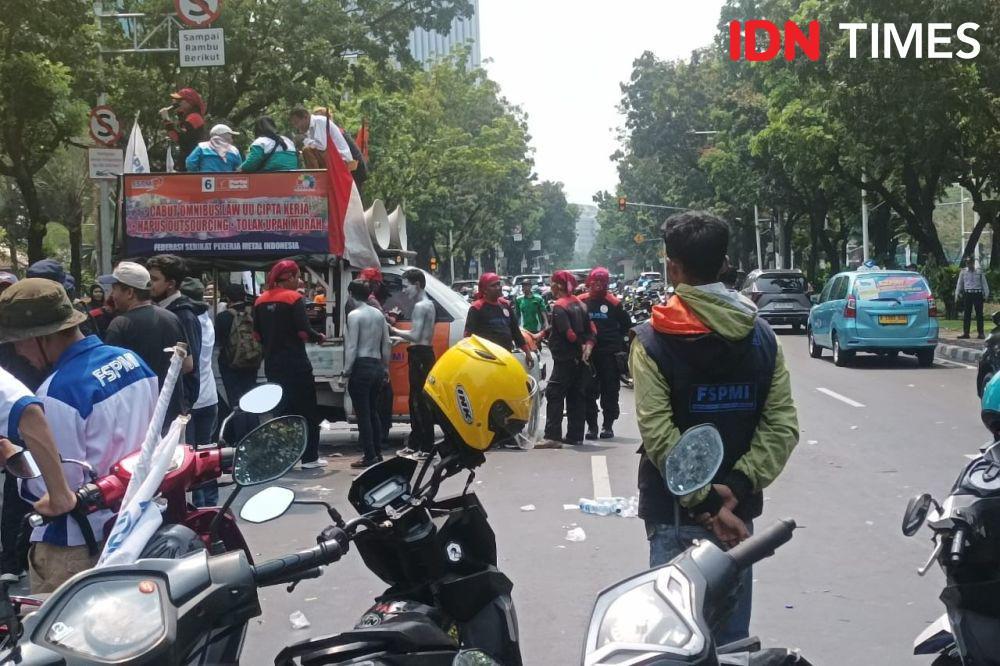 Ada Demo Buruh di Balai Kota, Jalan Medan Merdeka Macet