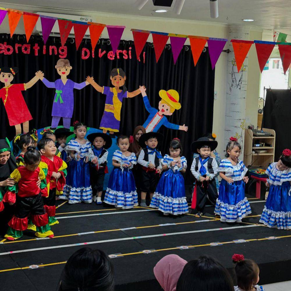 potret Ameena pentas di sekolah (instagram.com/attahalilintar)