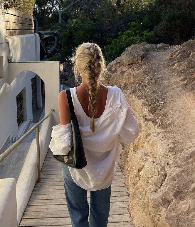 Contoh French Braid (https://pin.it/4xU0G7L83)