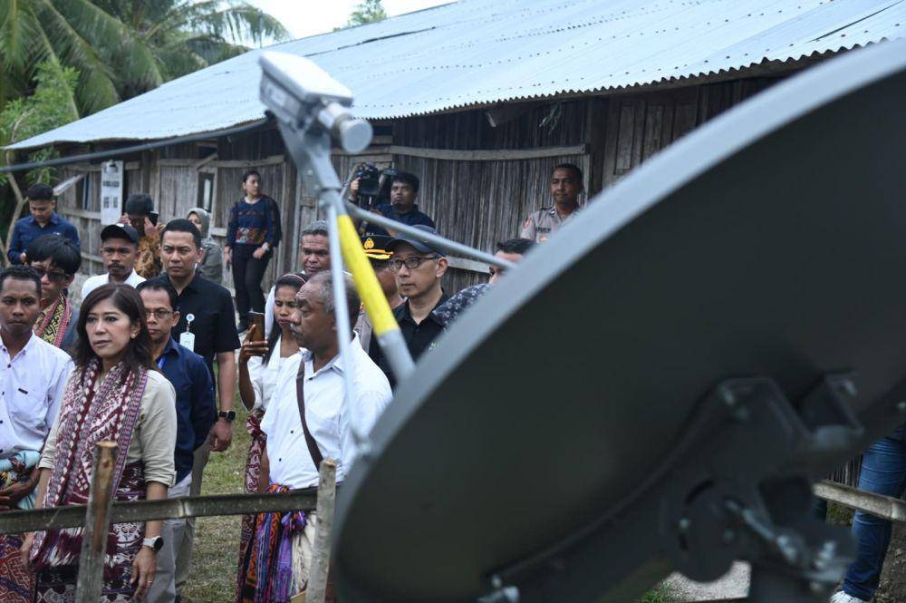 Menkomdigi Meutya Hafid dan jajaran berkunjung ke Kupang, Nusa Tenggara Timur (dok. Humas Komdigi)