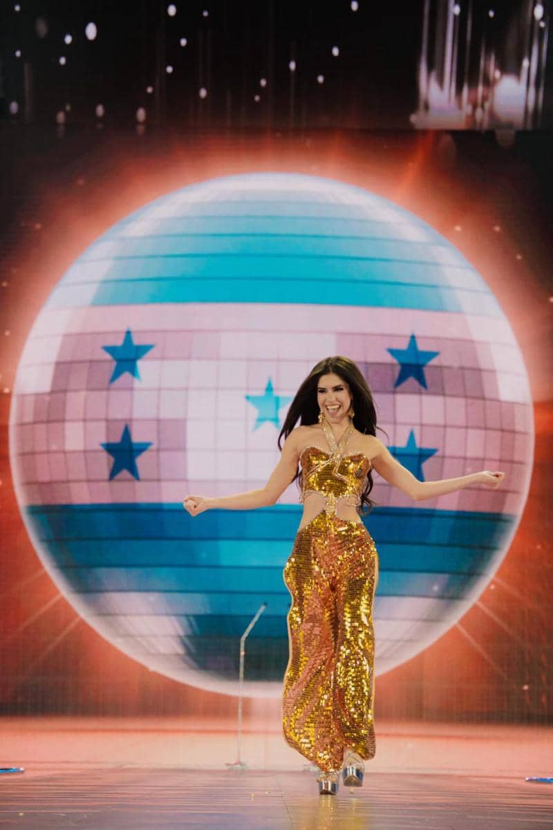Potret Finalis Saat Sesi Opening Number Miss Grand International 2024 (Facebook.com/Miss Grand International)