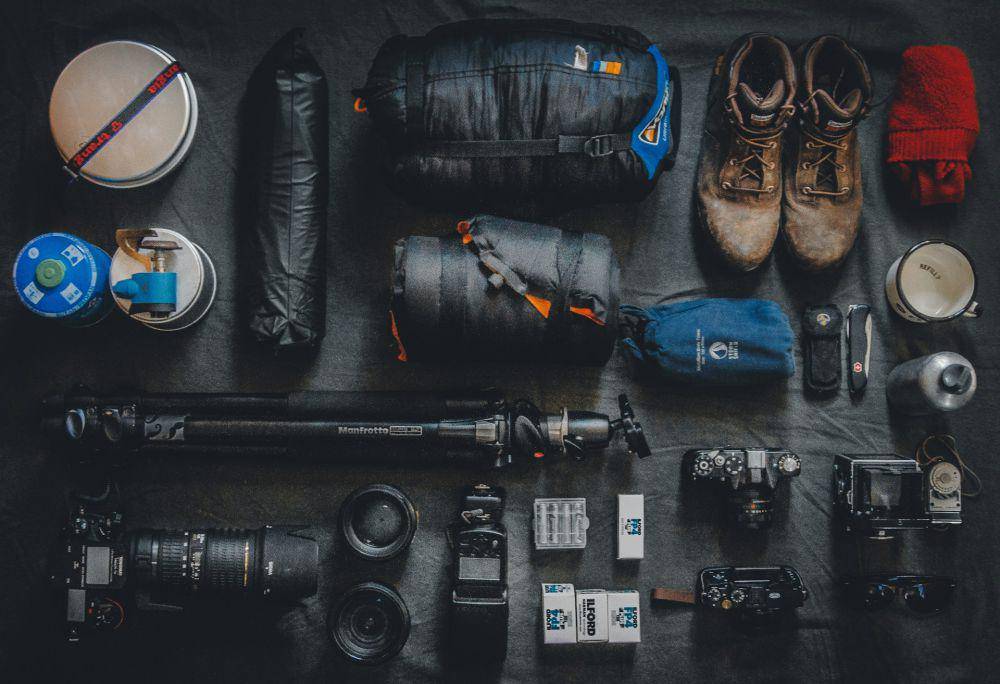 Ilustrasi alat perkemahan(unsplash/Alexander Andrews)