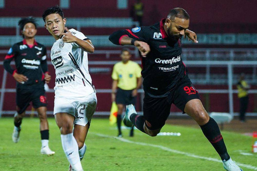 Arema FC dalam laga melawan Persija Jakarta pada pekan ke-9 Liga 1 Indonesia 2024/2025. (instagram.com/aremafcofficial)