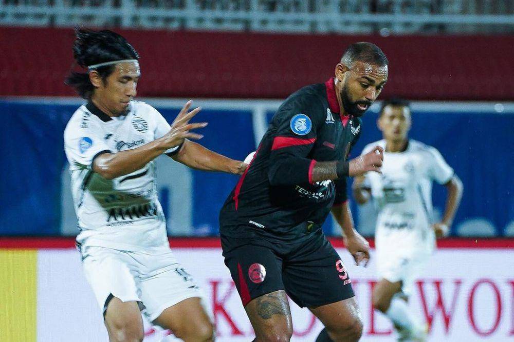 Arema FC dalam laga melawan Persija Jakarta pada pekan ke-9 Liga 1 Indonesia 2024/2025. (instagram.com/aremafcofficial)