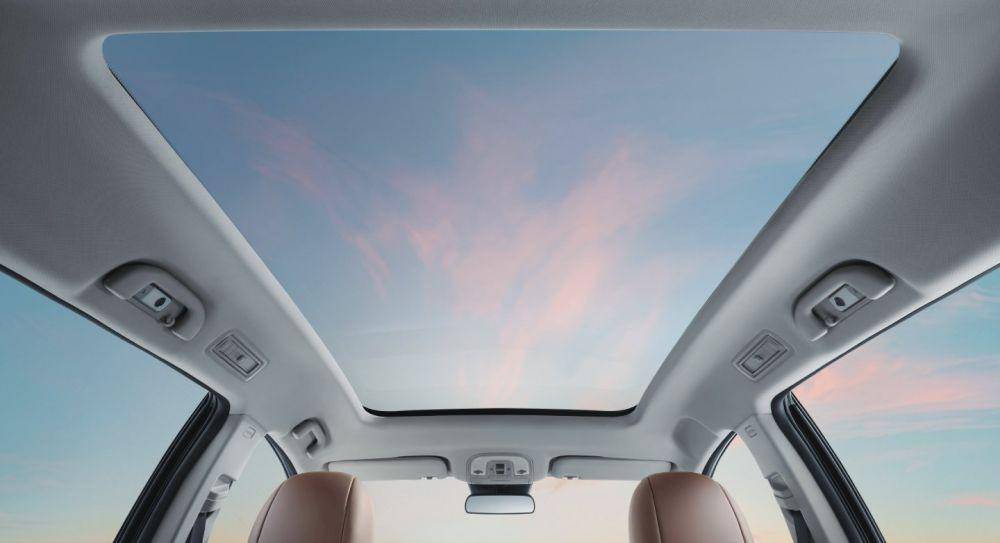 panoramic sunroof BYD M6 (dok. BYD)