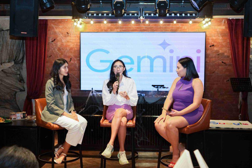(Kiri) Ratu Vashti, Wellness and Lifestyle Enthusiast, dan (tengah) Offie Dwi Natalia, Psikolog saat sesi pemarapannya di Art Therapy Workshop Google  (Dok. Google)