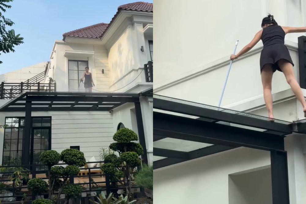 7 Potret Wendy Walters Bersih-bersih Kanopi Rumah, Ekstrem Banget!