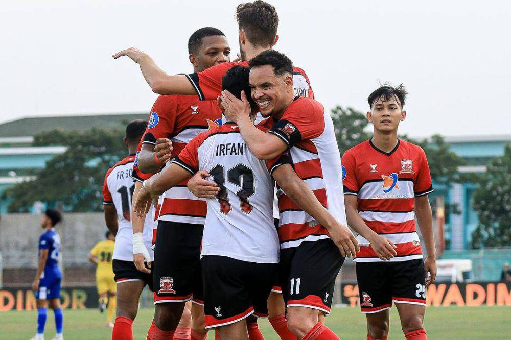 Madura United dalam laga menghadapi PSIS Semarang pada pekan ke-9 Liga 1 Indonesia 2024/2025. (instagram.com/maduraunited.fc)